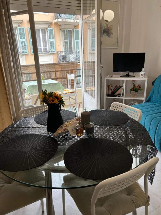 Apartment Lumineux Avec Balcon A Proximite De La Nizza